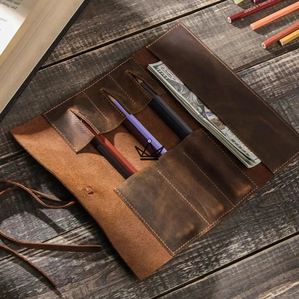 Étui en cuir pour stylos et crayons - Voyageur Roll (personnalisable) - - etui stylo personnalisable - Cadeau, Noël, Anniversaire, Original, Fête des pères, fête des mères - Atelier Atypique