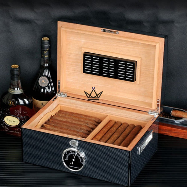 Cave à cigares Troubadour — fibre de carbone & cèdre espagnol, 100 cigares, plateau aéré – 2/5
