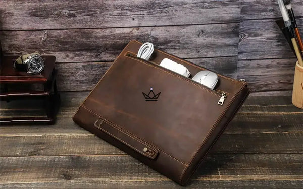 Housse MacBook 13" et 14" en cuir personnalisable — Voyageur TRAVERSÉE – 11/15