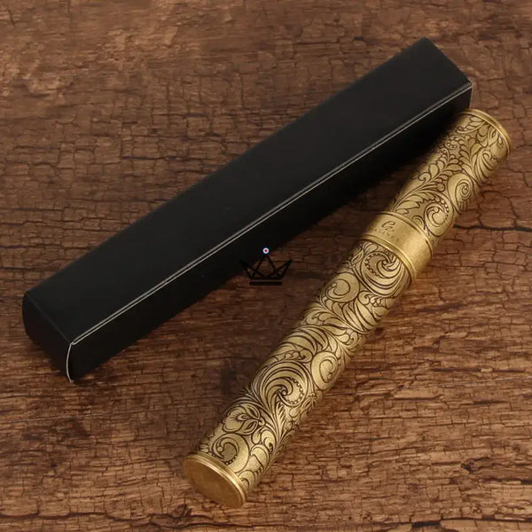 Tube à cigare Héritage Edition — cuivre doré, motifs gravés artisanaux, 1 cigare – 5/6