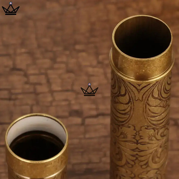 Tube à cigare Héritage Edition — cuivre doré, motifs gravés artisanaux, 1 cigare – 3/6