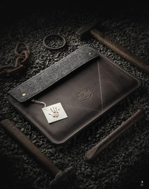 Protégez votre MacBook avec Style : L'Importance d'une Bonne Housse en Cuir