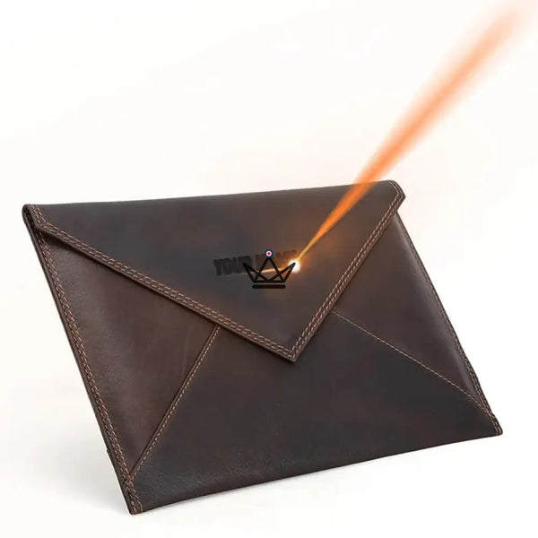 Housse pour MacBook personnalisable en cuir – Voyageur Memento - [] - housse PC personnalisable - Cadeau, Noël, Anniversaire, Original, Fête des pères, fête des mères - Atelier Atypique