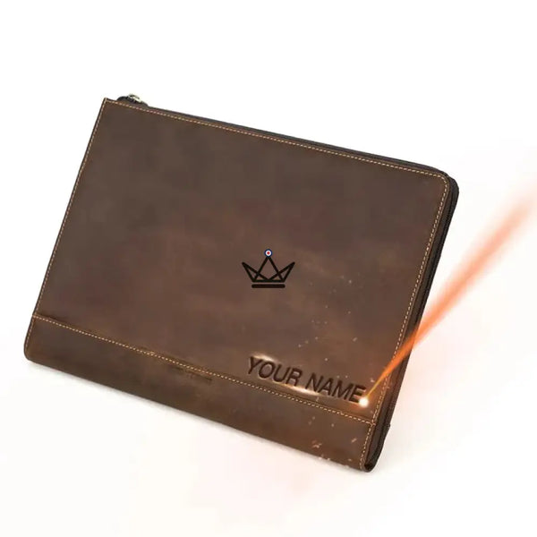 Housse MacBook 13" et 14" en cuir personnalisable — Voyageur TRAVERSÉE – 3/15