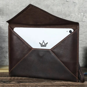 Housse pour MacBook personnalisable en cuir – Voyageur Memento - [] - housse PC personnalisable - Cadeau, Noël, Anniversaire, Original, Fête des pères, fête des mères - Atelier Atypique
