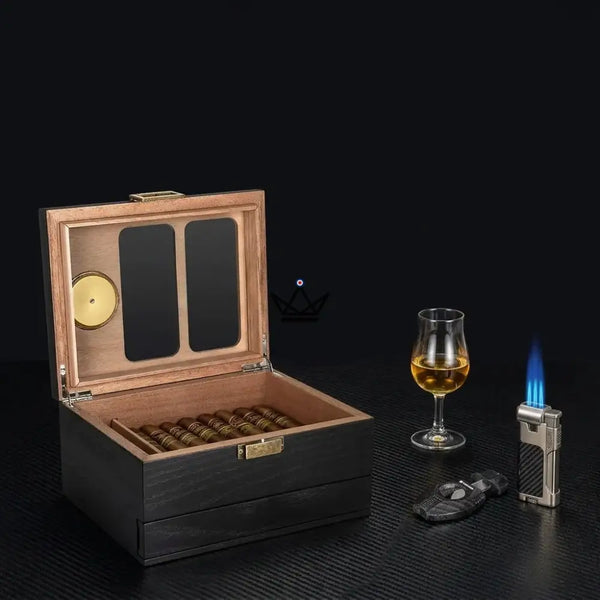 Glass-top cedar cigar humidor with drawer and 3-torch lighter, 20 to 35 cigars — CARTEL – 3/8